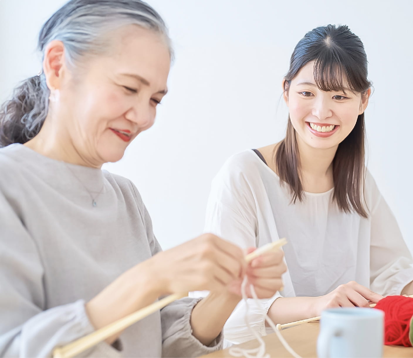 編み物をしている様子